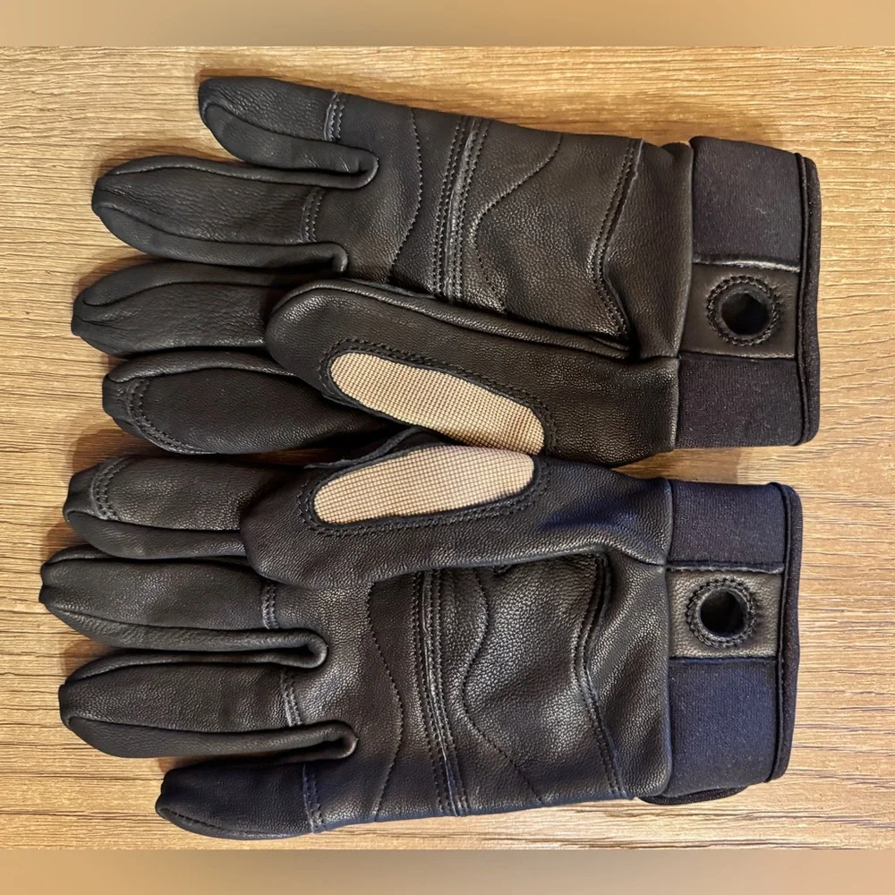 NWOT women’s hiking gloves - Picture 3 of 3